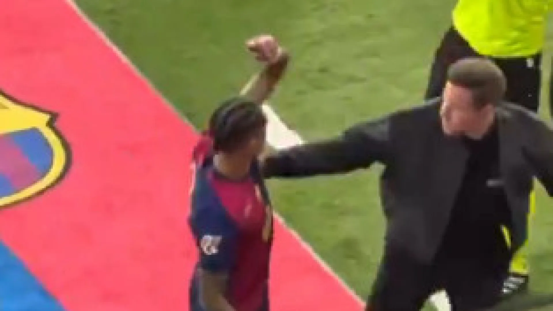 raphinha-‘perde-a-cabeca’-com-arbitro-e-sobra-ate-para-ter-stegen