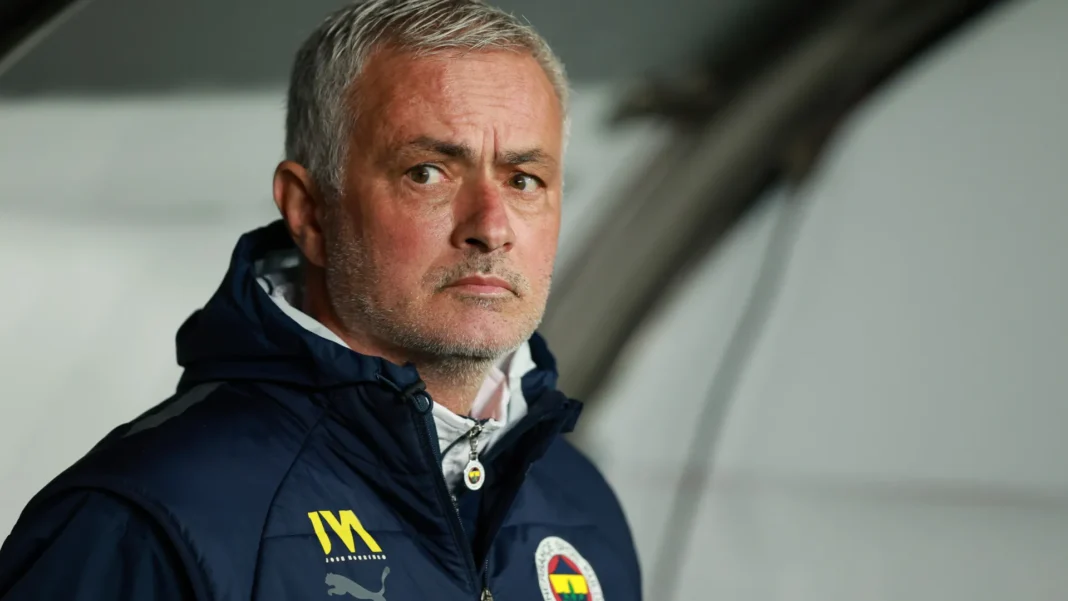 mourinho-e-absolvido-apos-denuncia-de-racismo-em-classico-no-futebol-turco