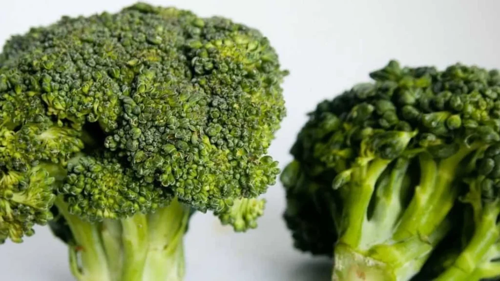 brocolis-tem-baixo-teor-calorico-e-sao-ricos-em-fibras-e-vitaminas