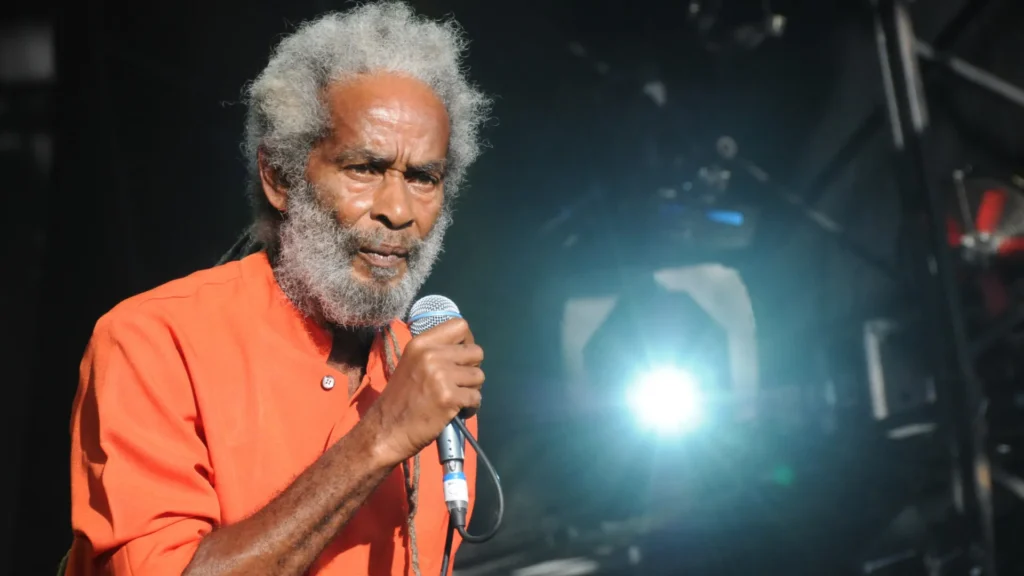 morre-o-cantor-de-reggae-max-romeo,-aos-80-anos