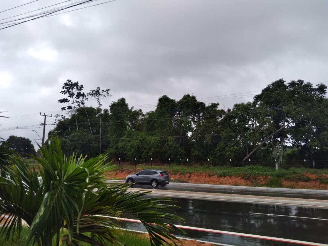 fraca-massa-de-ar-polar-provoca-instabilidade-e-chuvas-fortes-no-acre-nesta-segunda