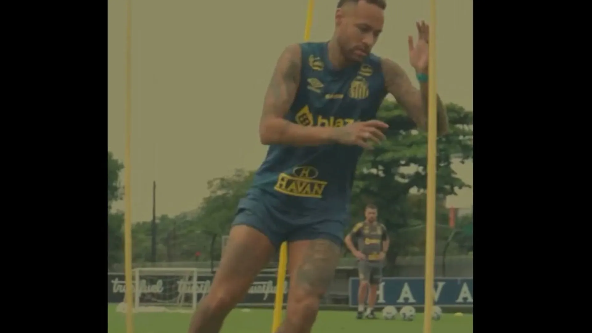 neymar-se-mostra-recuperado-de-lesao-com-musica-especial