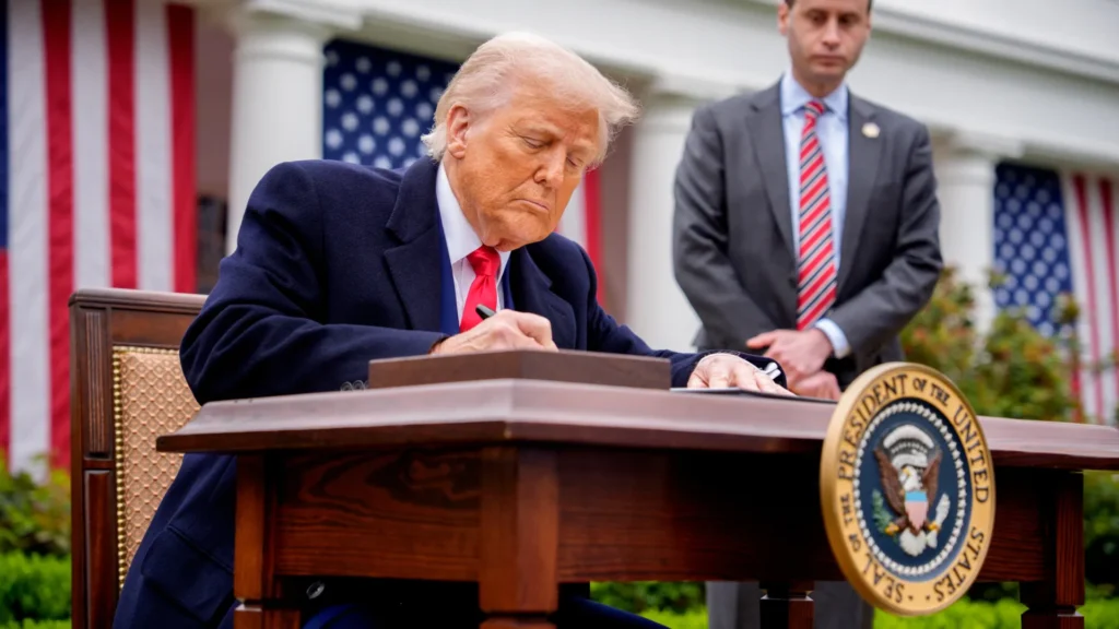 trump-critica-china-apos-retaliacao-comercial:-“eles-entraram-em-panico”