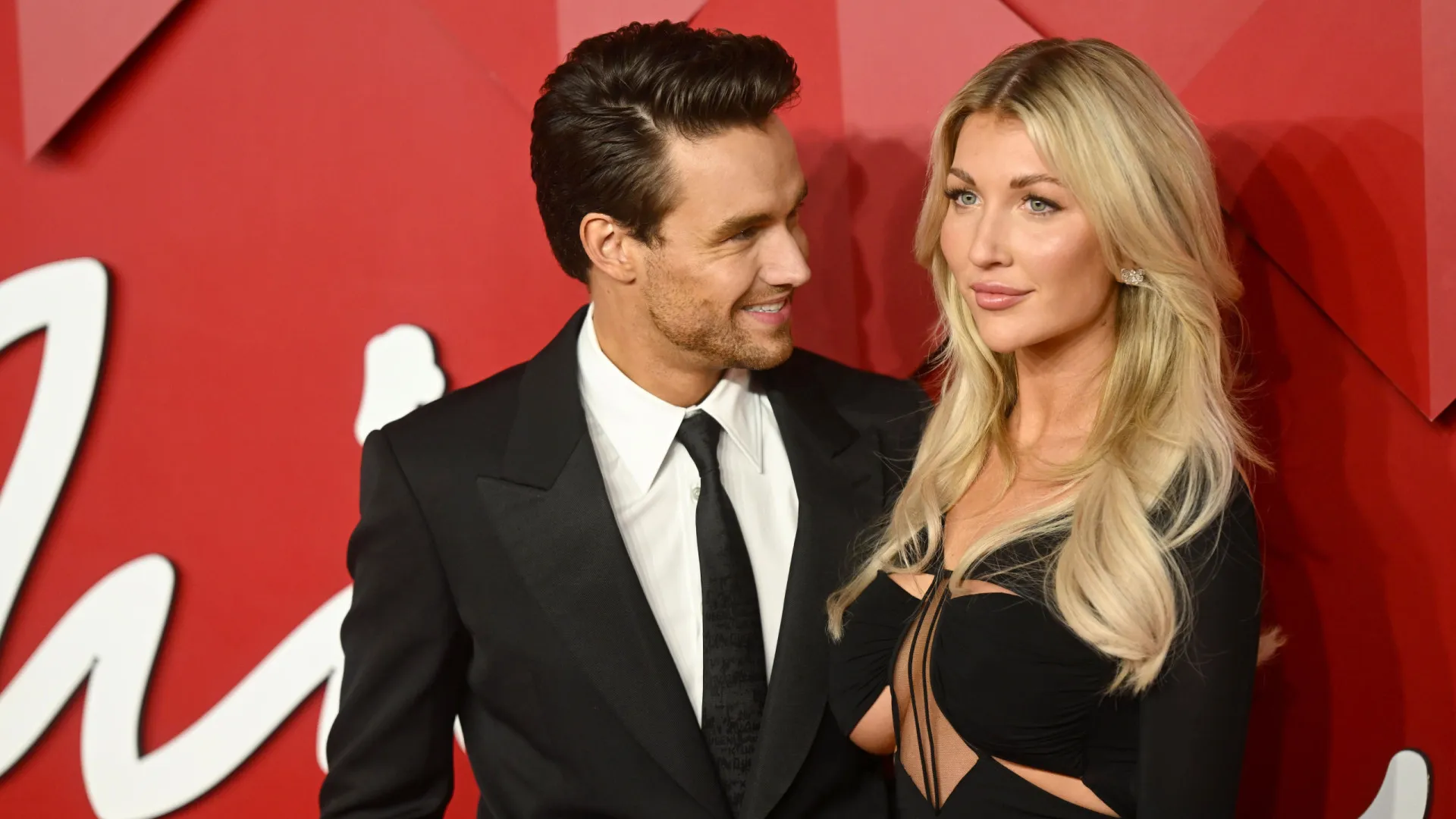 ex-namorada-de-liam-payne-recebe-criticas-por-suposto-lucro-com-a-morte-do-cantor