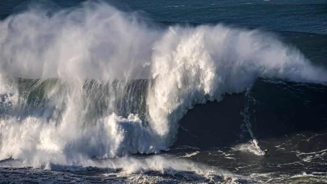 turista-e-derrubado-por-onda-em-costa-de-pedras-e-morre-afogado-em-ubatuba
