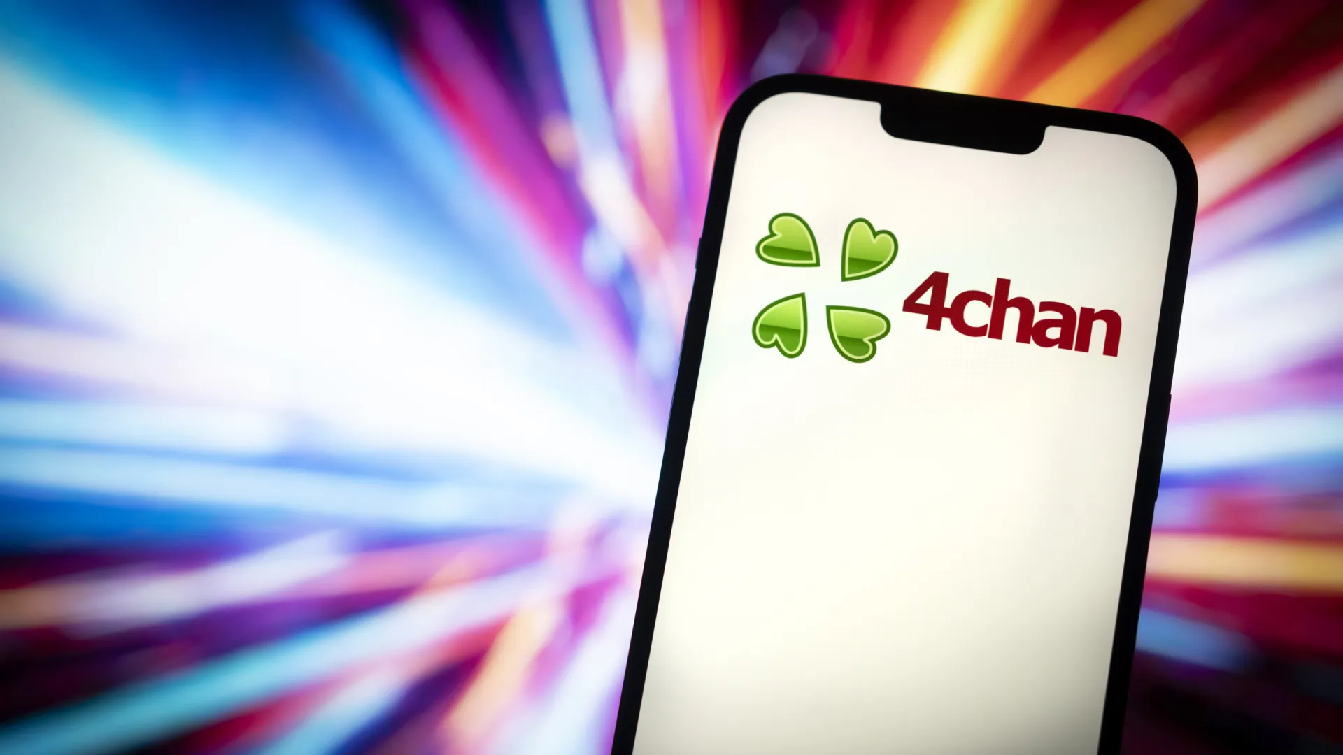 4chan,-rede-social-conhecida-por-extremismo,-sofre-ataque-e-sai-do-ar