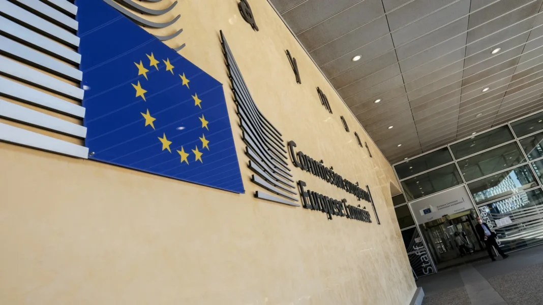 ue-inicia-negociacoes-com-os-eua-para-evitar-novas-tarifas-de-trump