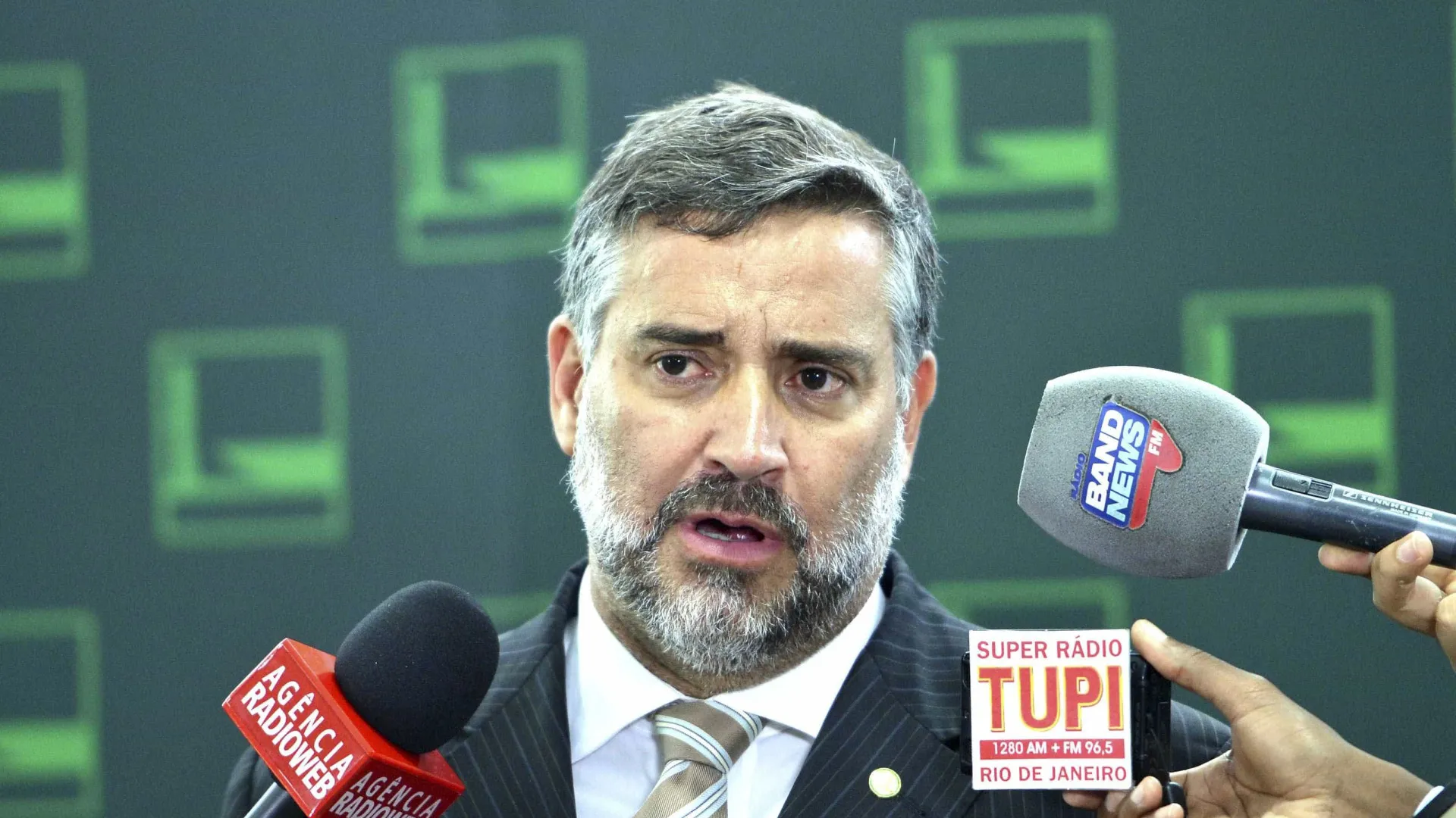 paulo-pimenta-anuncia-saida,-e-sidonio-palmeira-assumira-secom