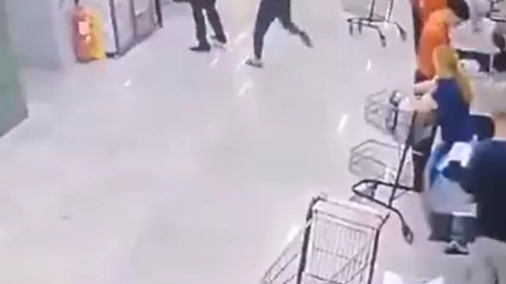 homem-ataca-gerente-de-supermercado-com-pa-no-mato-grosso;-veja