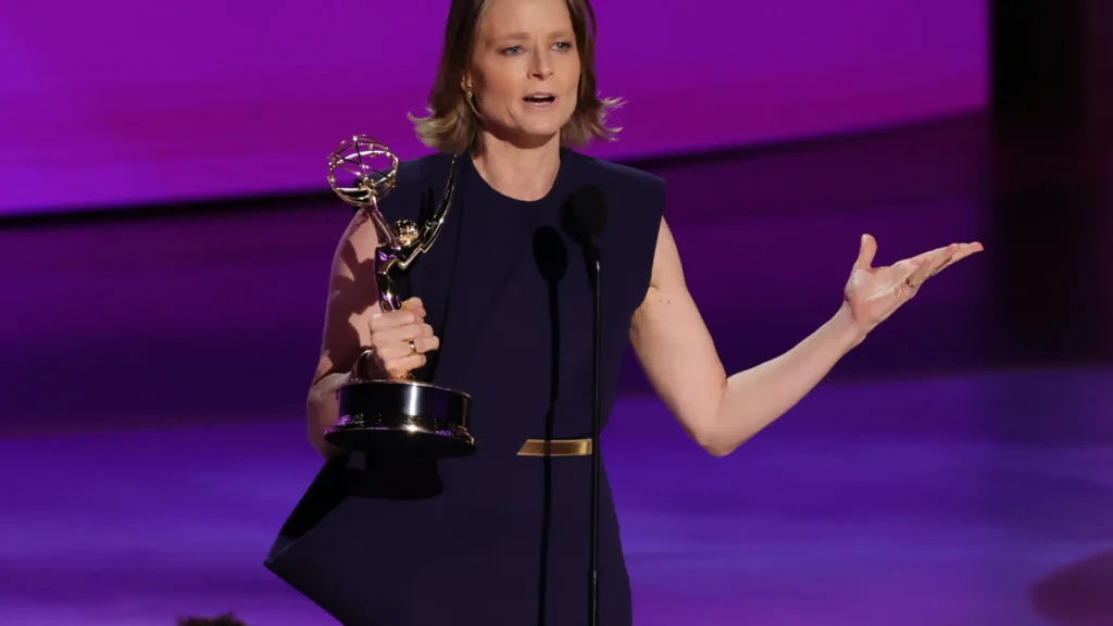 jodie-foster-vence-o-emmy-de-melhor-atriz-de-minisserie-por-‘true-detective’