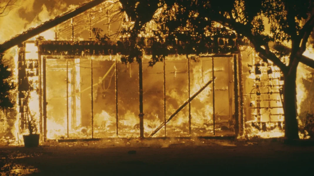 incendio-atinge-galpao-na-zona-norte-de-sao-paulo