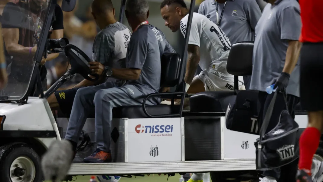 santos-domina-atletico-mg-e-vence-na-vila,-mas-lesao-de-neymar-preocupa
