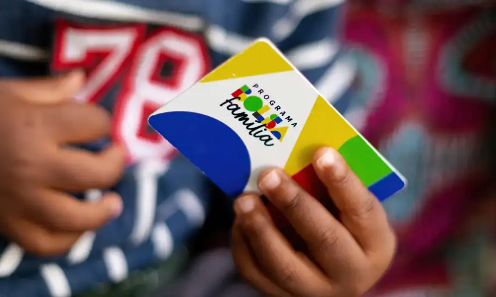 caixa-economica-paga-bolsa-familia-a-beneficiarios-com-nis-de-final-3