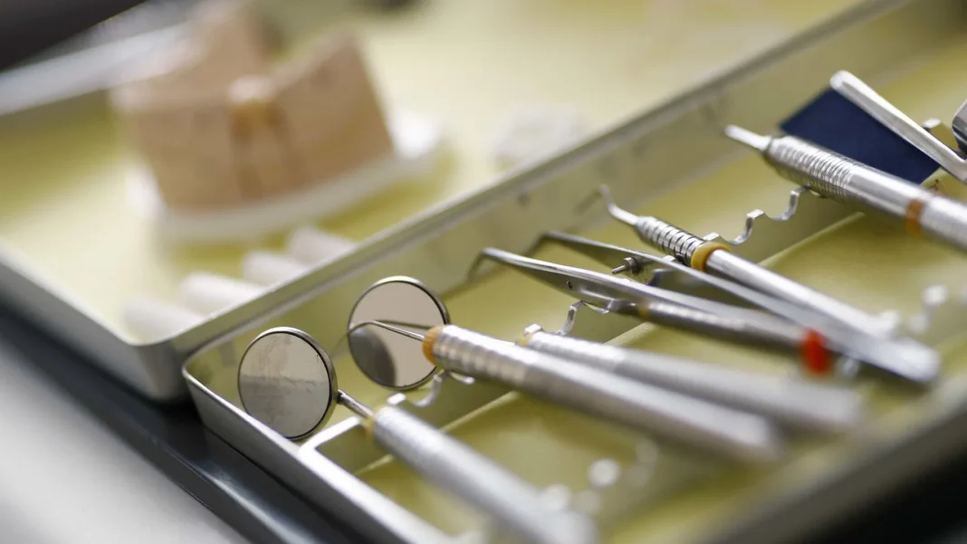 ‘plano-de-saude’-do-pcc-tem-clareamento-dental-e-ate-botox;-veja-quem-ja-foi-atendido