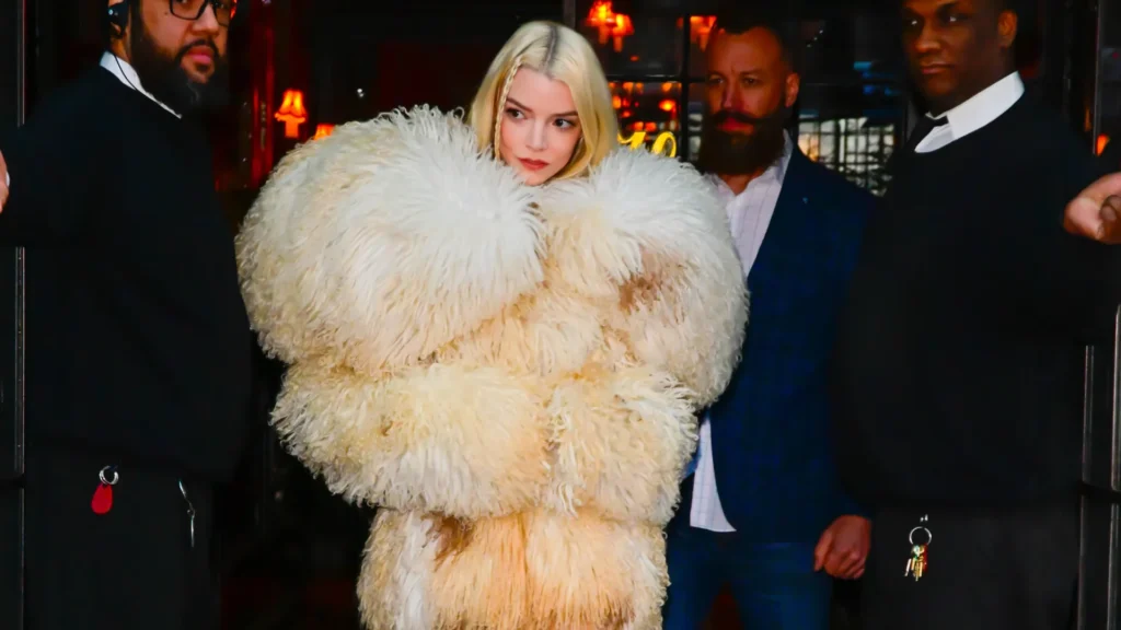 anya-taylor-joy-brilha-na-semana-da-moda-de-nova-york;-veja