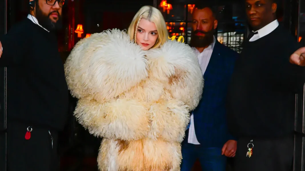 anya-taylor-joy-brilha-na-semana-da-moda-de-nova-york;-veja