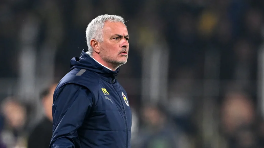 mourinho-e-expulso-na-turquia-e-pode-pegar-ate-10-jogos-de-gancho