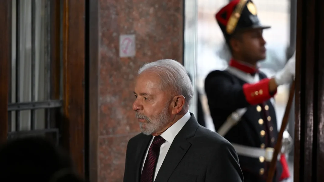8/1-de-lula-tera-cerimonia-no-planalto-e-ato-com-esquerda-na-praca-dos-3-poderes