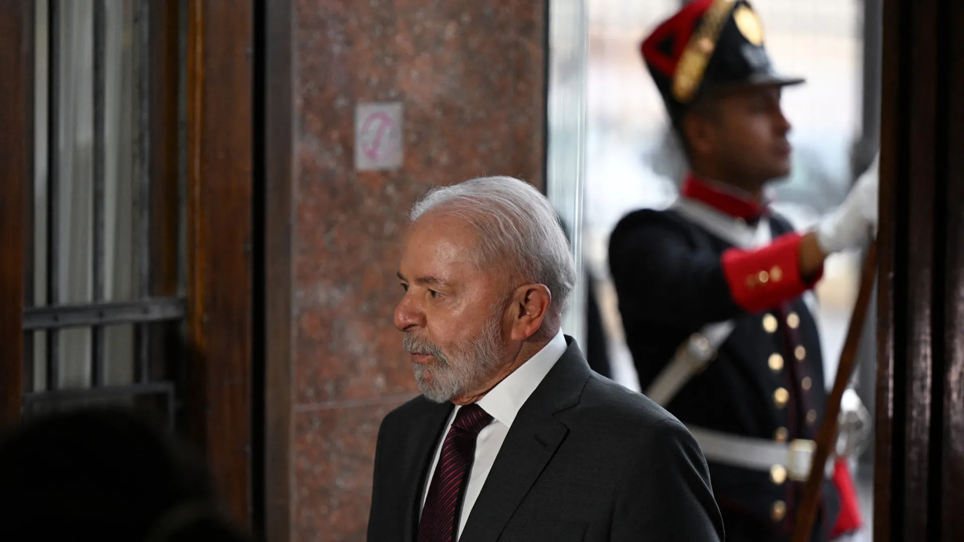 8/1-de-lula-tera-cerimonia-no-planalto-e-ato-com-esquerda-na-praca-dos-3-poderes