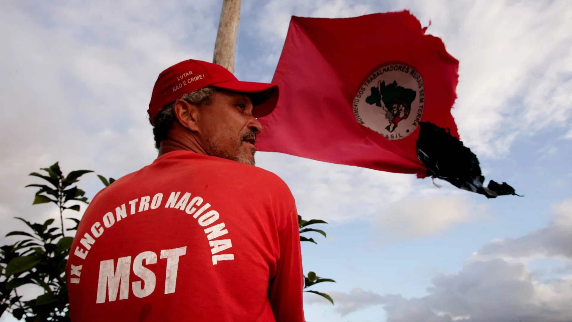 ataque-a-tiros-em-assentamento-do-mst-mata-2-e-fere-6-em-sp