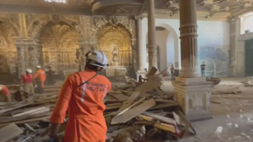 pf-inicia-pericia-em-igreja-de-salvador-e-nao-descarta-homicidio-culposo-em-acidente