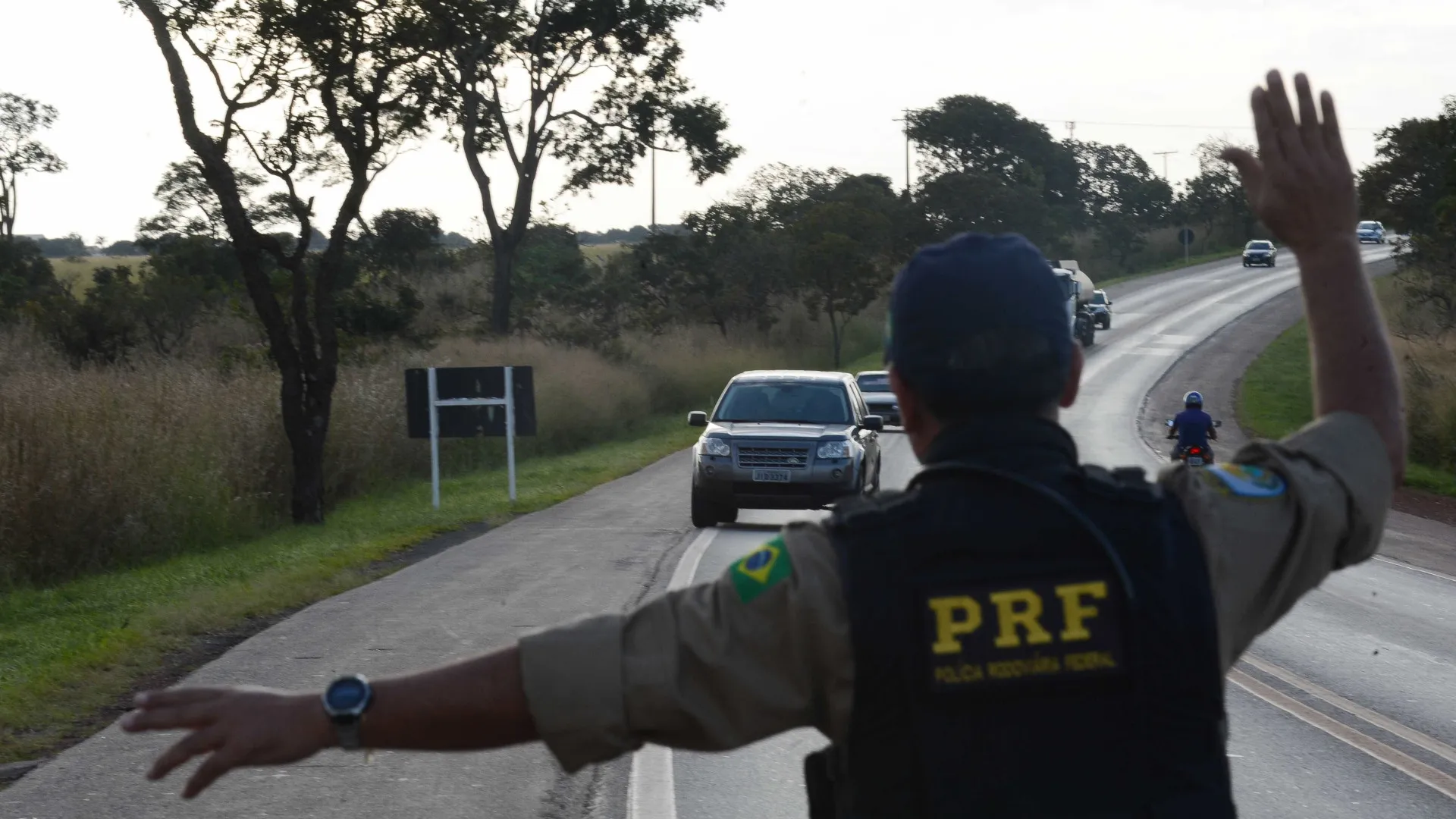 tres-agentes-da-prf-morrem-em-acidente-durante-perseguicao-no-rj
