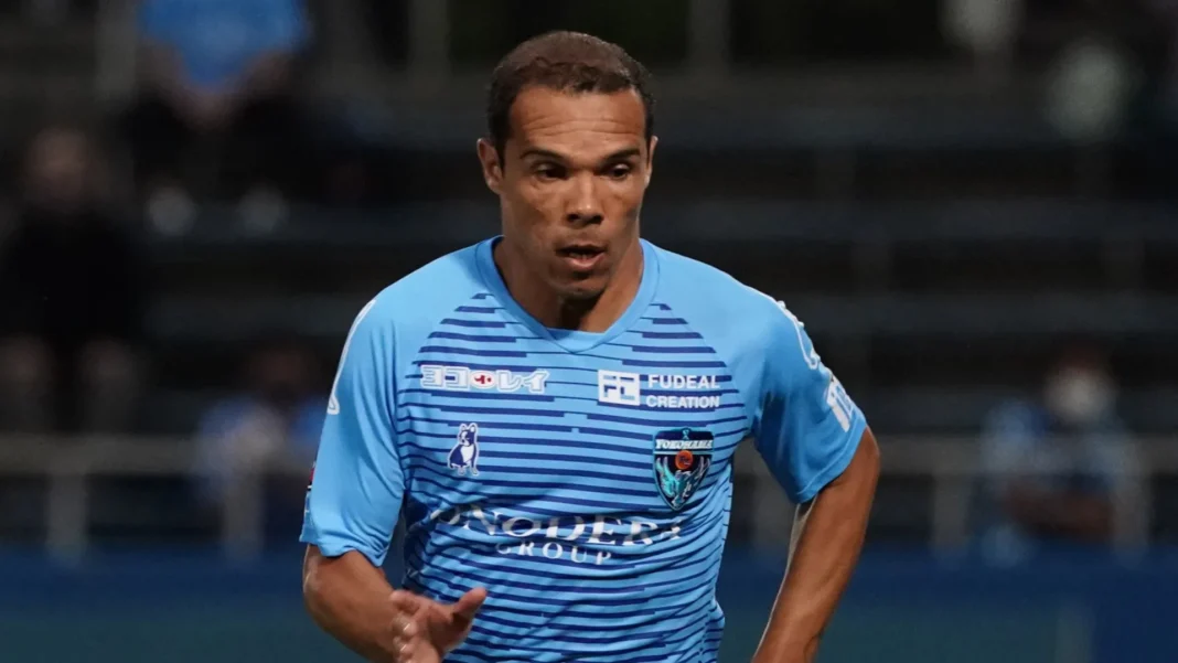 ex-meia-do-vitoria-e-astro-da-j-league,-leandro-domingues-morre-aos-41