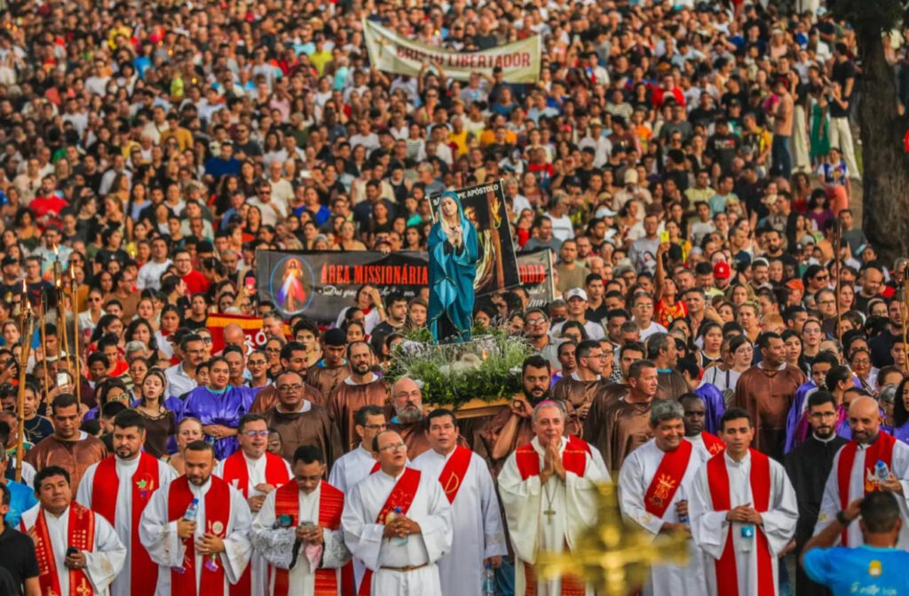 procissao-do-cristo-morto-reune-multidao-de-fieis-no-centro-de-rio-branco