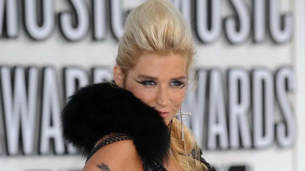 kesha-fala-de-noivado-discreto-e-revela-motivo-de-separacao