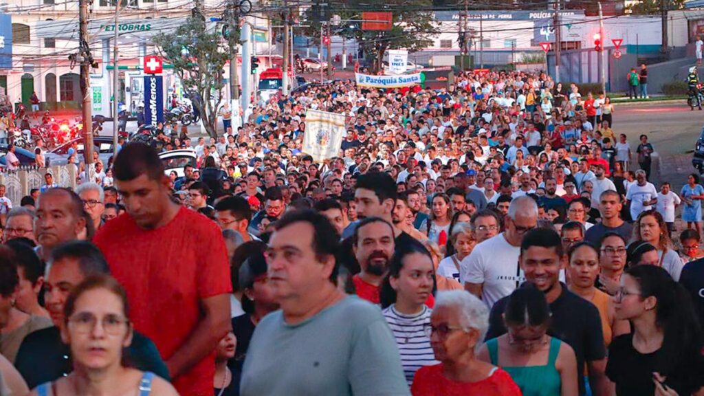 sexta-feira-santa:-prefeito-de-rio-branco-caminha-ao-lado-dos-fieis-em-ato-de-fe-e-reflexao