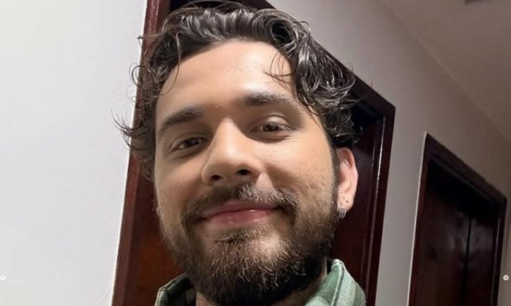 apos-fim-com-ana-castela,-gustavo-mioto-mostra-app-de-namoro-e-fas-especulam-novo-romance