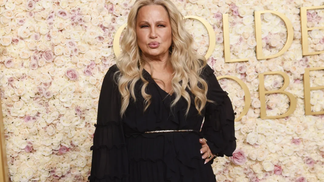 jennifer-coolidge-diz-que-‘the-white-lotus’-melhorou-sua-vida-amorosa