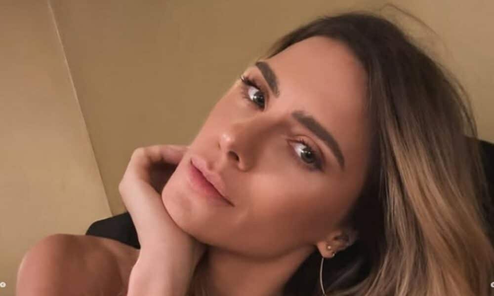 carolina-dieckmann-surpreende-com-exame-de-pele-em-miami:-hidratacao-impecavel-aos-46-anos