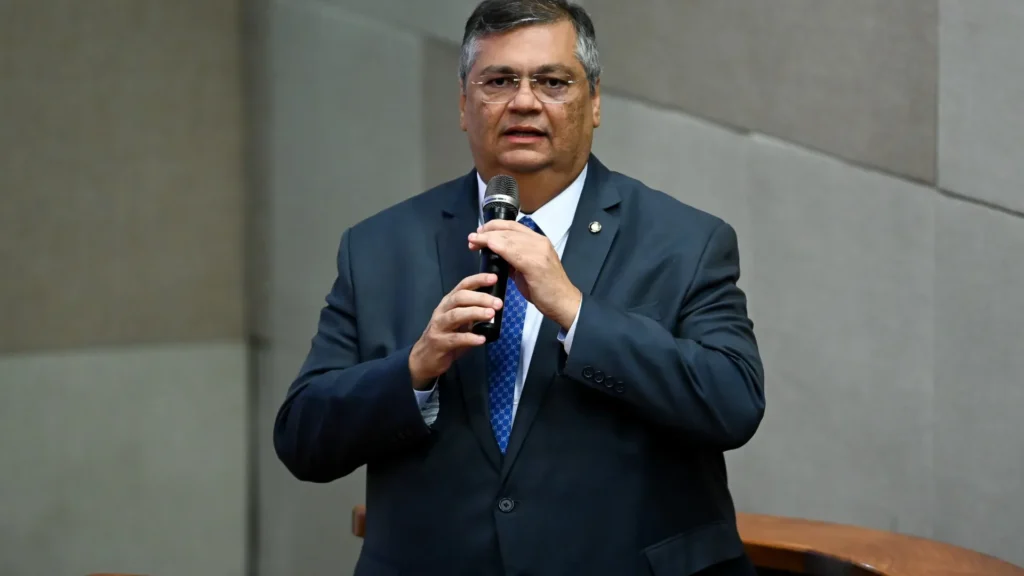 dino-diz-que-senado-tem-mais-transparencia-que-camara,-mas-mantem-bloqueio-de-emendas