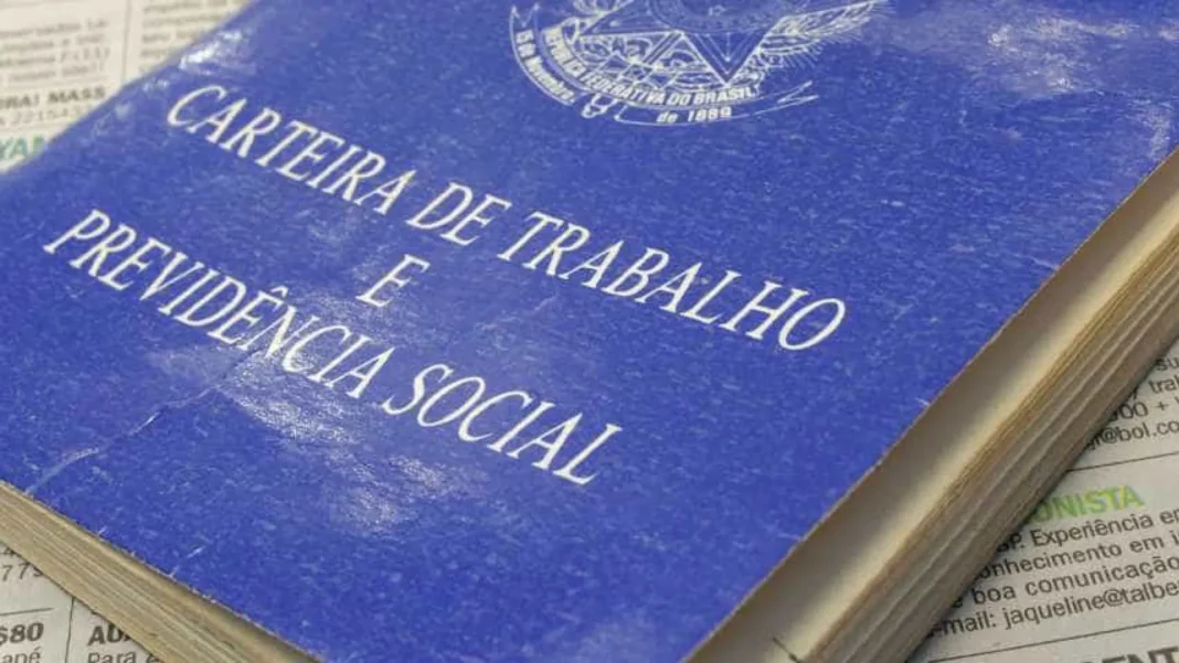 taxa-de-desemprego-fica-em-6,8%-no-trimestre-ate-fevereiro,-revela-ibge