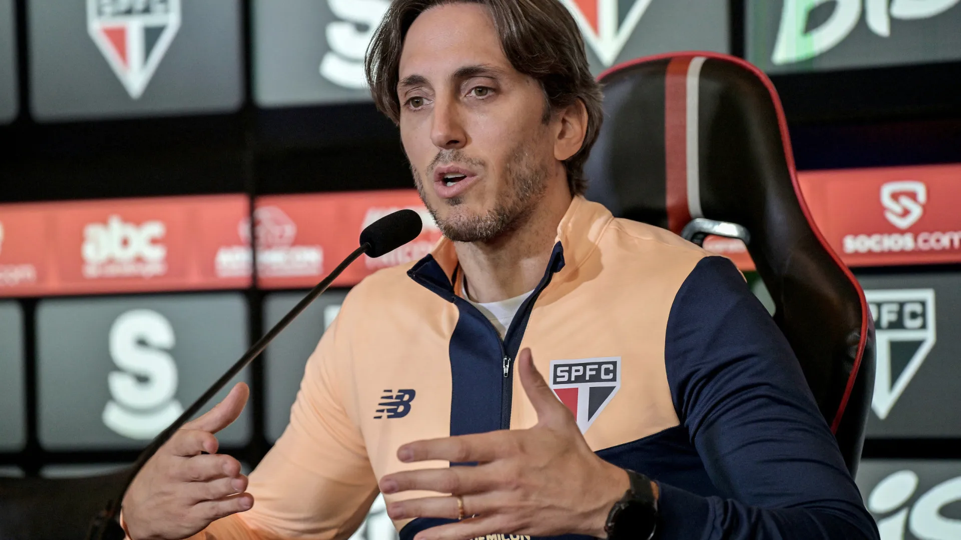 sao-paulo-inicia-libertadores-com-tecnico-pressionado,-duvida-e-9-em-baixa