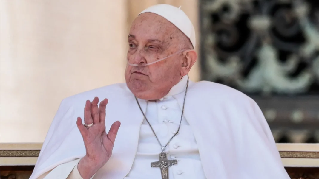 papa-francisco-aparece-no-domingo-de-pascoa-para-dar-a-bencao-aos-fieis