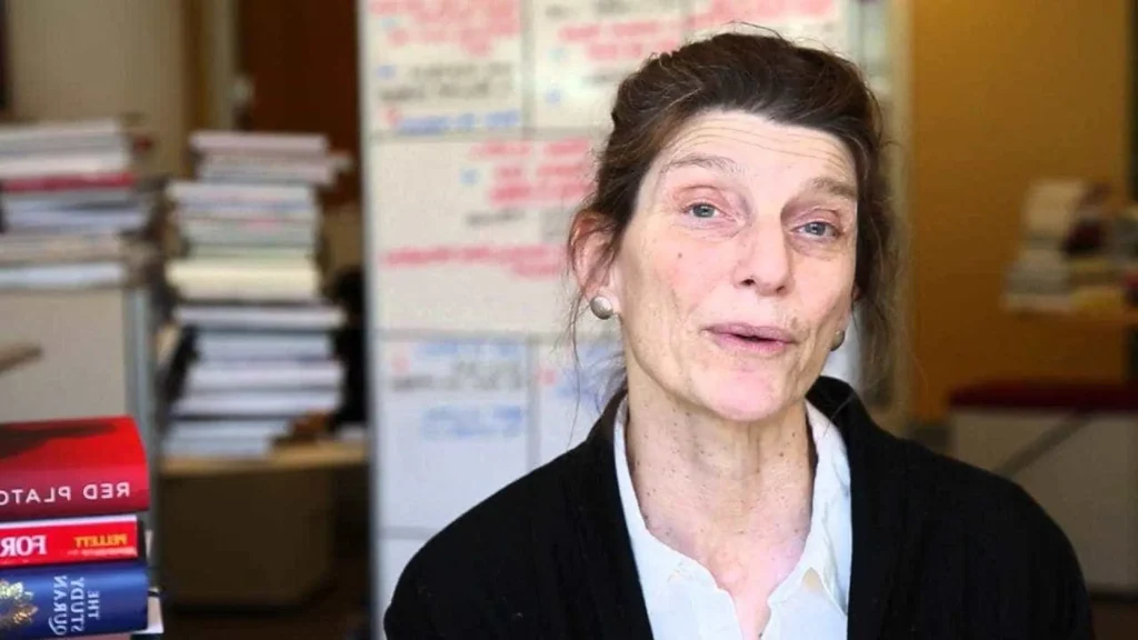 ‘a-filha-perdida’,-romance-de-elena-ferrante,-chega-ao-teatro-entre-dores-e-amores