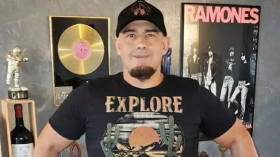 digao,-da-banda-raimundos,-se-desentende-com-fa-em-show-com-gritos-de-‘sem-anistia’;-veja