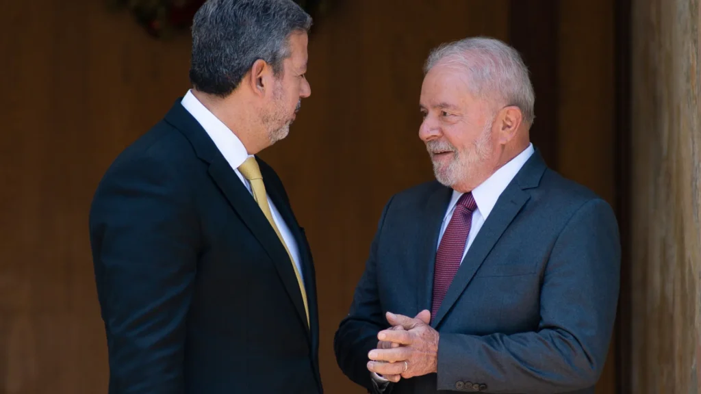 lira-e-lula-se-reunem-no-alvorada-em-meio-a-bloqueio-de-emendas