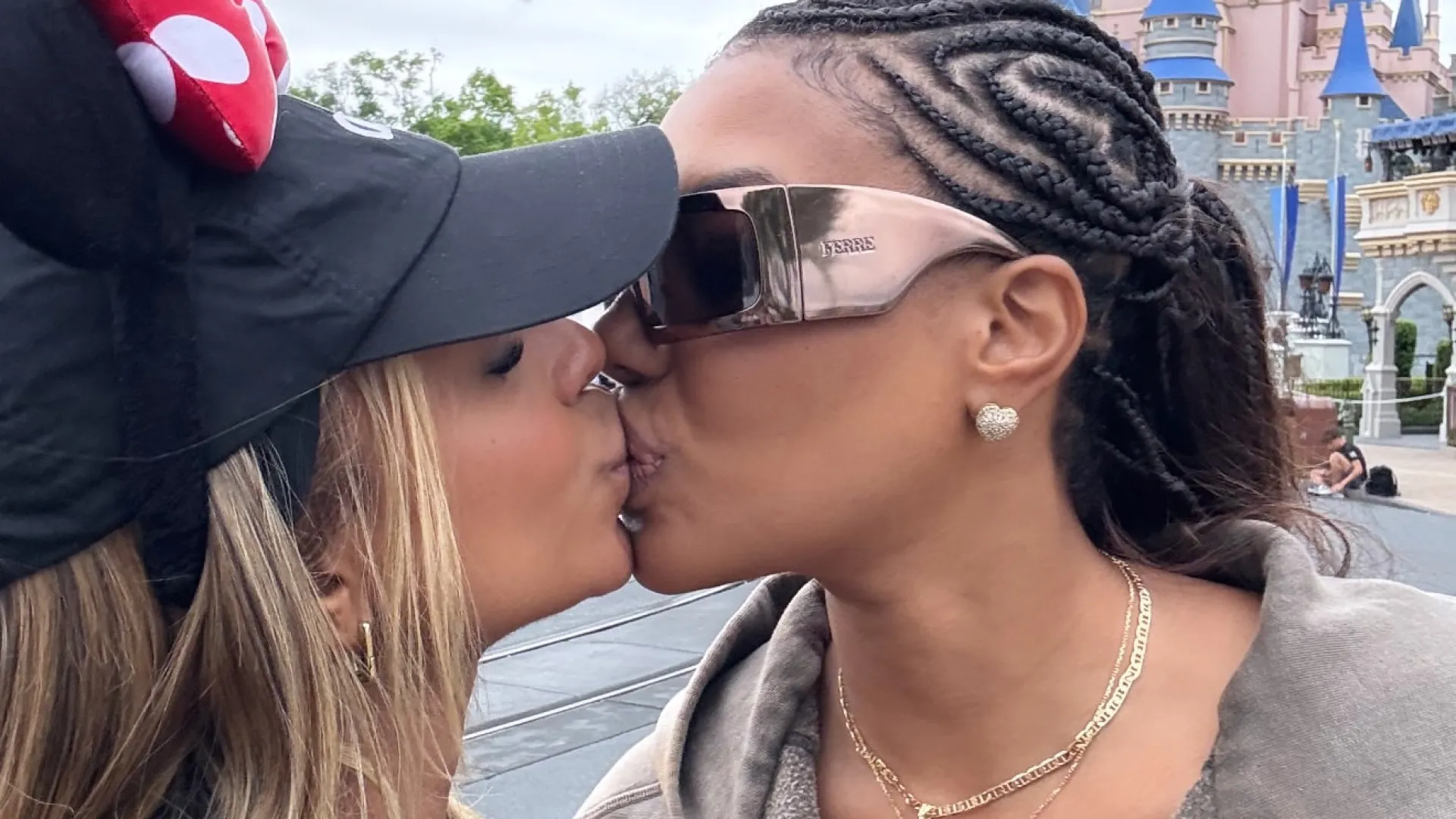 ludmilla-e-brunna-goncalves-celebram-fim-do-carnaval-com-viagem-a-disney