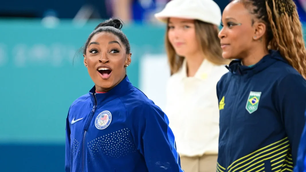 rebeca-andrade-elogia-biles-e-diz-querer-competir-com-ela-por-‘mais-alguns-anos’
