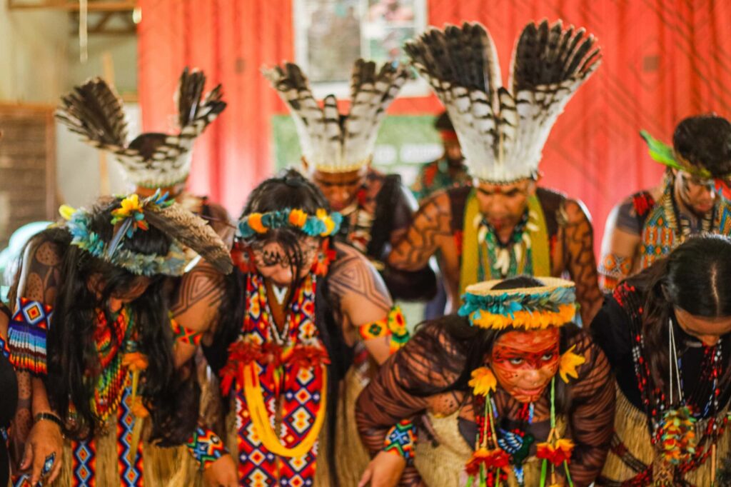 aldeia-puyanawa-celebra-o-dia-dos-povos-indigenas-mostrando-a-sua-cultura-ancestral 