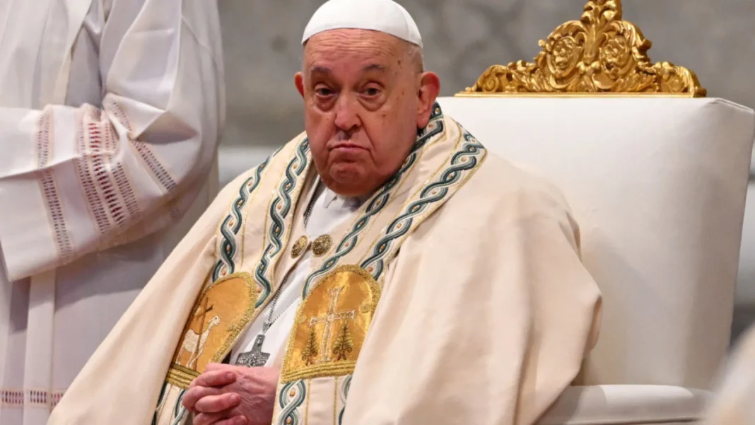 arcebispo-excomungado-ataca-papa:-“tera-de-responder-pelos-crimes”