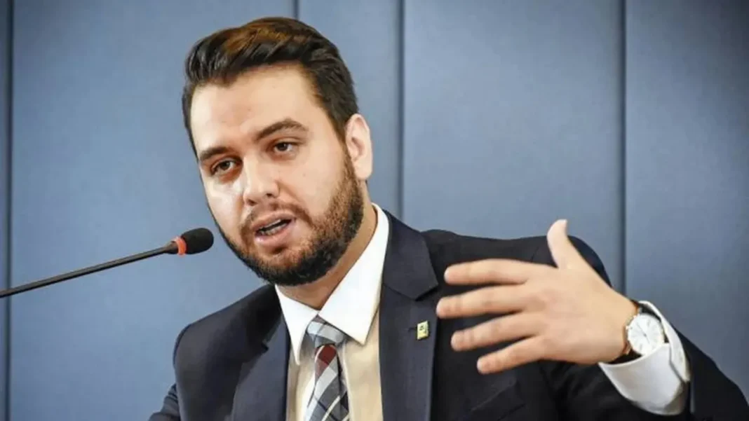 defesa-compara-ex-assessor-de-bolsonaro-a-jesus-e-pede-rejeicao-de-denuncia-por-trama-golpista