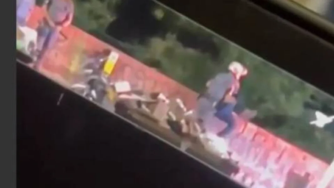 policia-de-sp-diz-que-homem-jogado-de-ponte-por-pms-esta-vivo,-mas-ainda-nao-foi-identificado