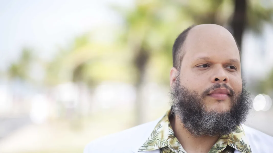ed-motta-critica-maria-bethania-por-bronca-com-musicos-em-show