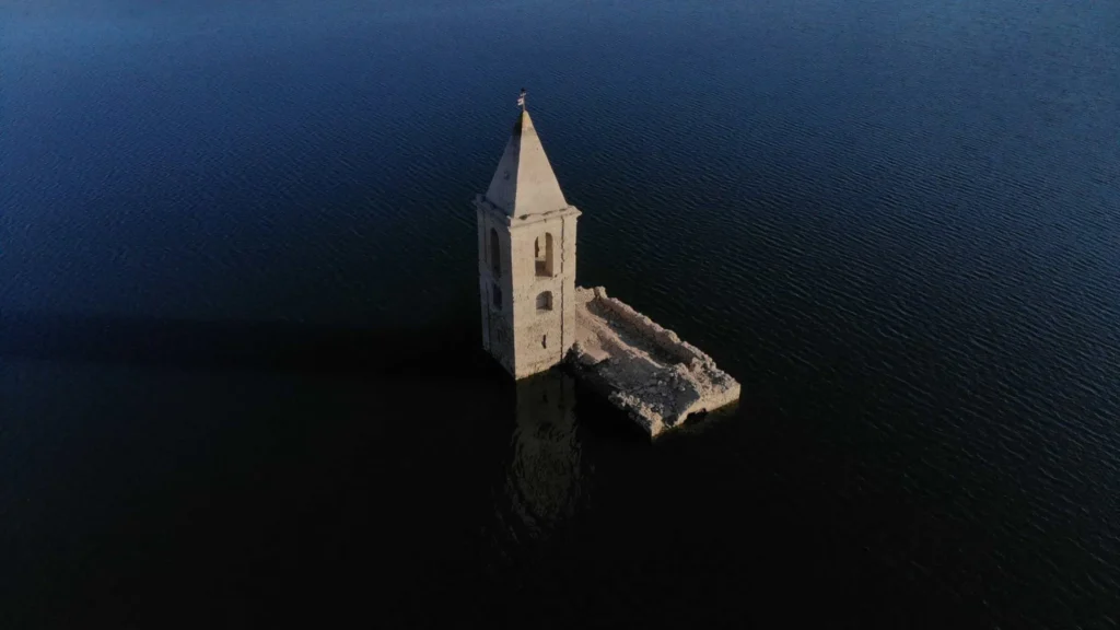 incriveis-descobertas-reveladas-depois-que-o-nivel-da-agua-caiu