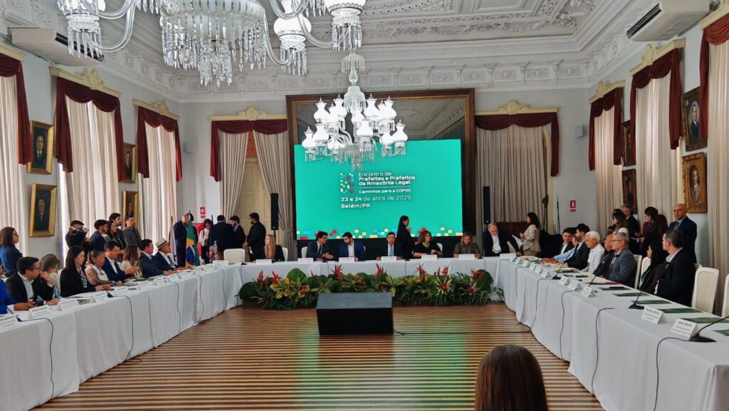 prefeito-de-rio-branco-debate-os-desafios-da-cop30-com-outros-lideres-municipais-em-belem