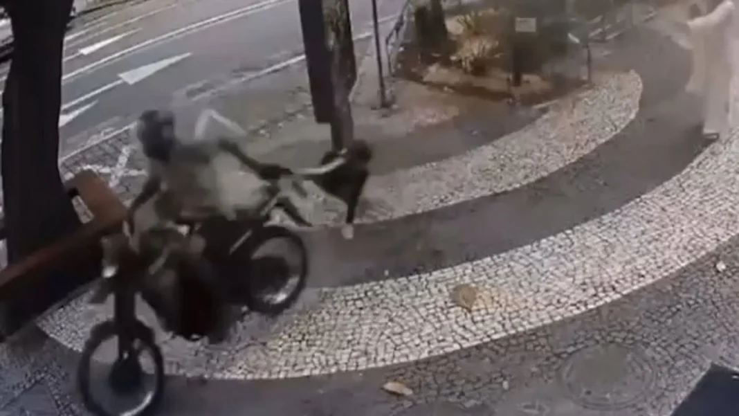 mulher-e-arrastada-durante-tentativa-de-assalto-no-rio;-video